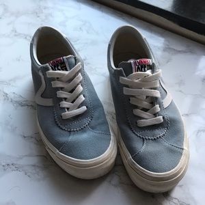 Size 6 Vans off the Wall